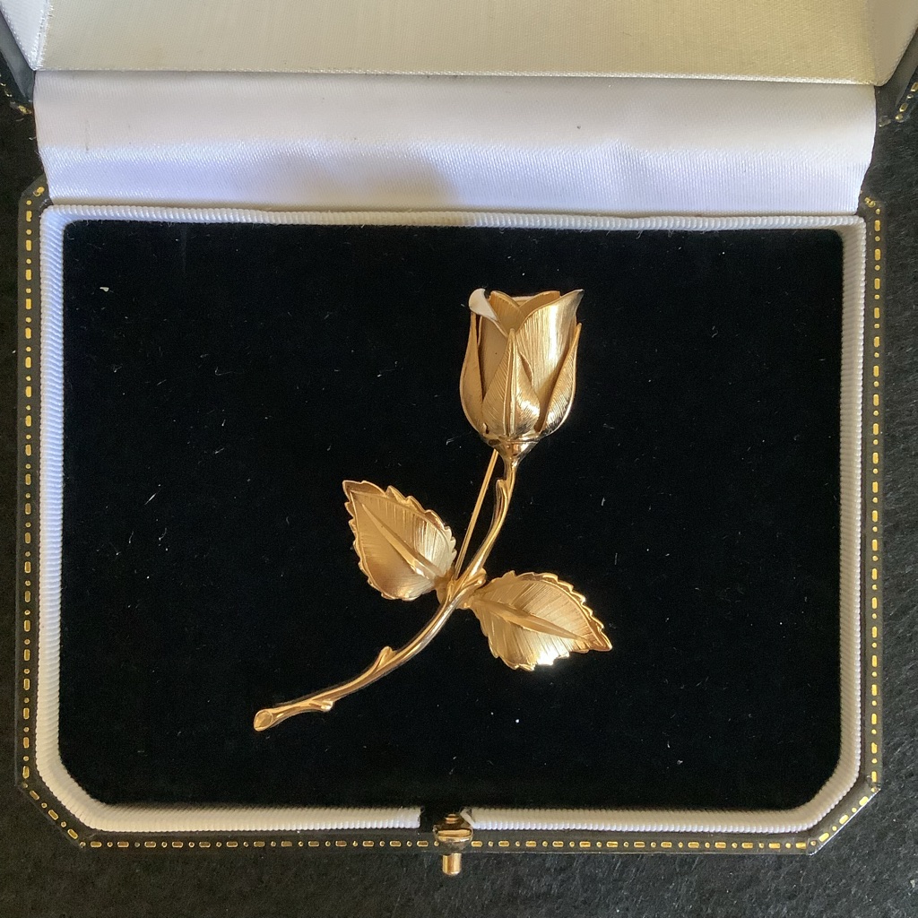 Vintage Giovanni Gold Tone Brooch.